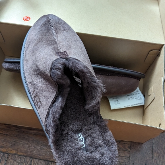 Ugg - Picture 1 of 4